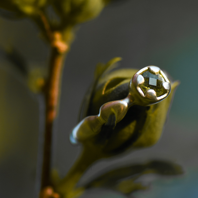 A photo of a sterling silver ring with a peridot gem